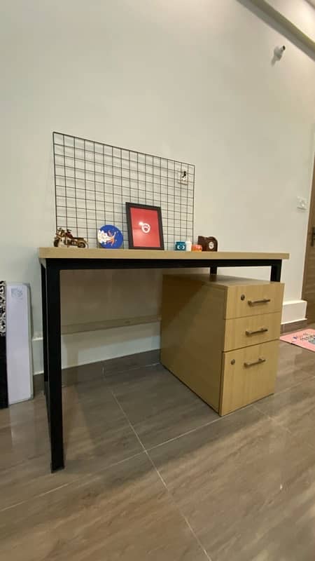 Work Desk, Chest of drawers, Wall mesh 2