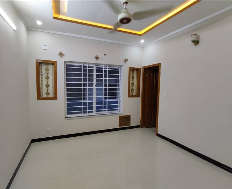 4 Marlas Tile Flooring Double Storey Near Park & Kashmir Highway G-13 7