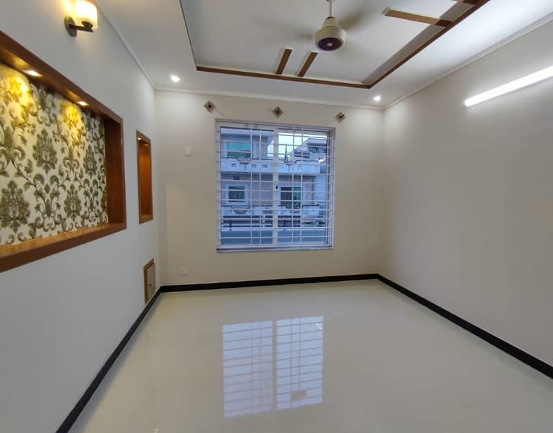 4 Marlas Tile Flooring Double Storey Near Park & Kashmir Highway G-13 13