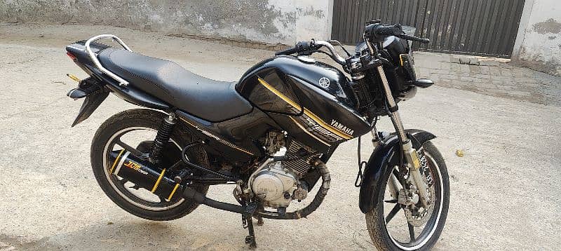 *Yamaha YBR 125 ( Model  2017 ) good condition* 5