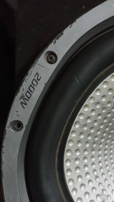 Amplifier With One Woofer , Nice Condition 7