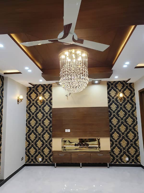 10 Marla Upper Portion For Rent in Bahria Town Lahore. 14