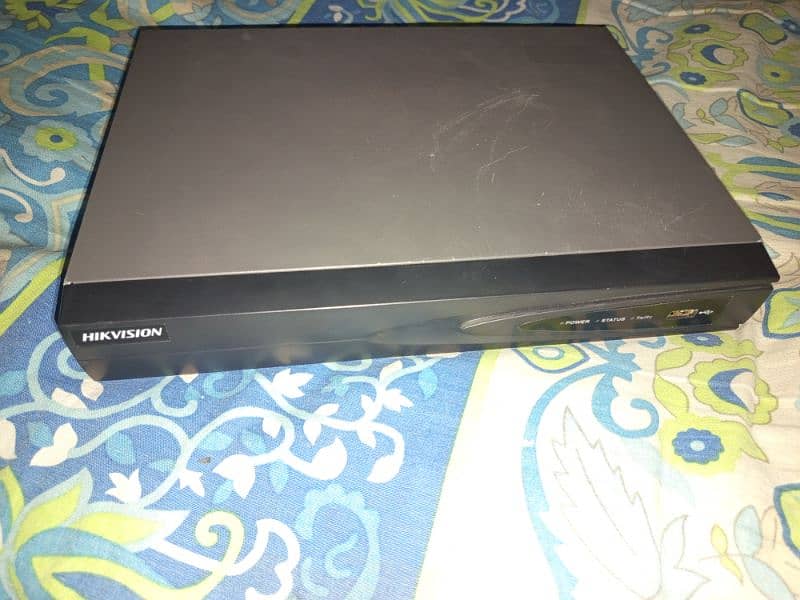 hikvision 8 chennal nvr with 4tb hard 3