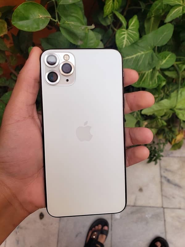 Iphone 11 Pro Max Nonpta lush condition 0