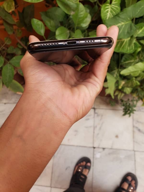 Iphone 11 Pro Max Nonpta lush condition 3