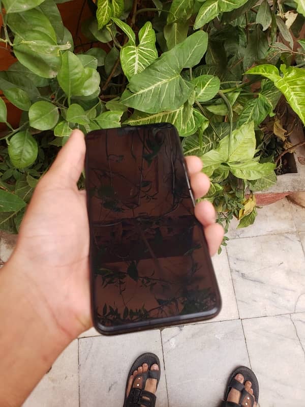 Iphone 11 Pro Max Nonpta lush condition 5