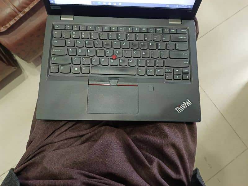 Lenovo Thinkpad Core i5 8th Gen laptop (16/256ssd) 1