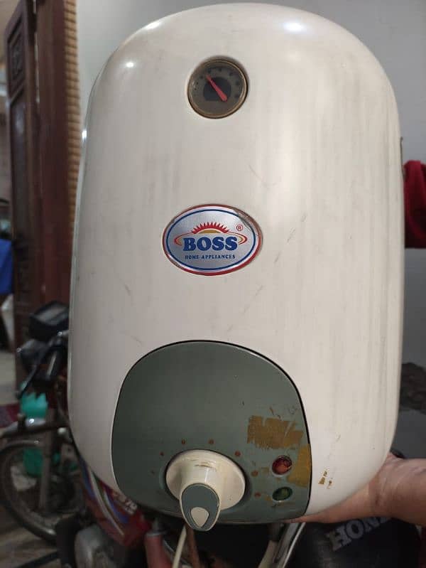 Boss. electric geyser 15cl in good condition 0