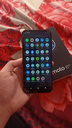 Moto e6s with box