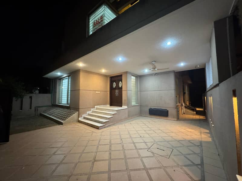 10 Marla House for Sale in Phase 8 Air Avenue 0