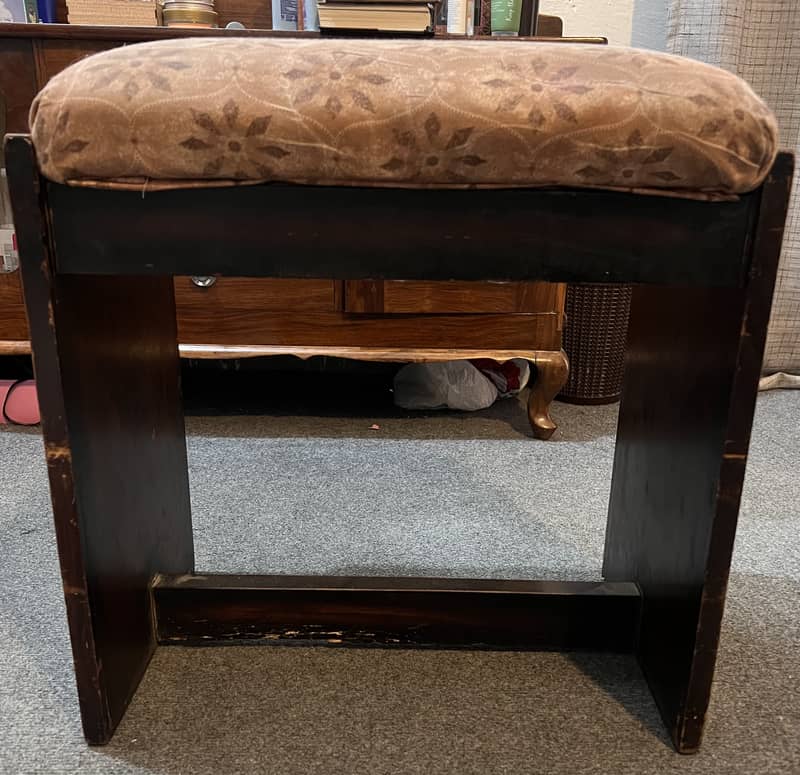 Wood Dressing Table with Stool 2