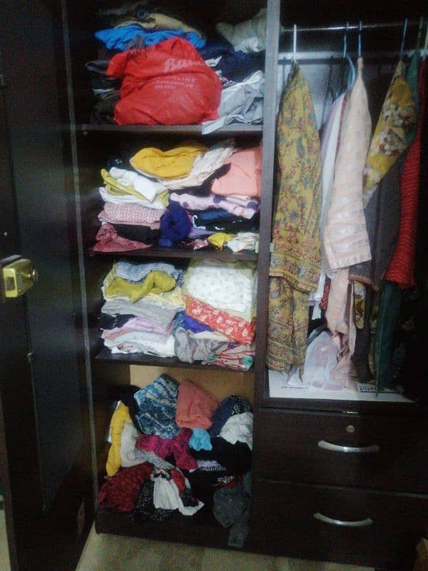 Twitter door wardrobe 1