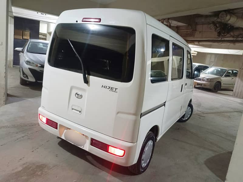 Daihatsu Hijet 2015 3