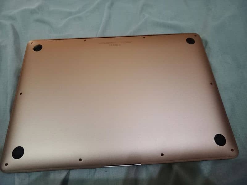 MacBook Air (Rose Gold) 3