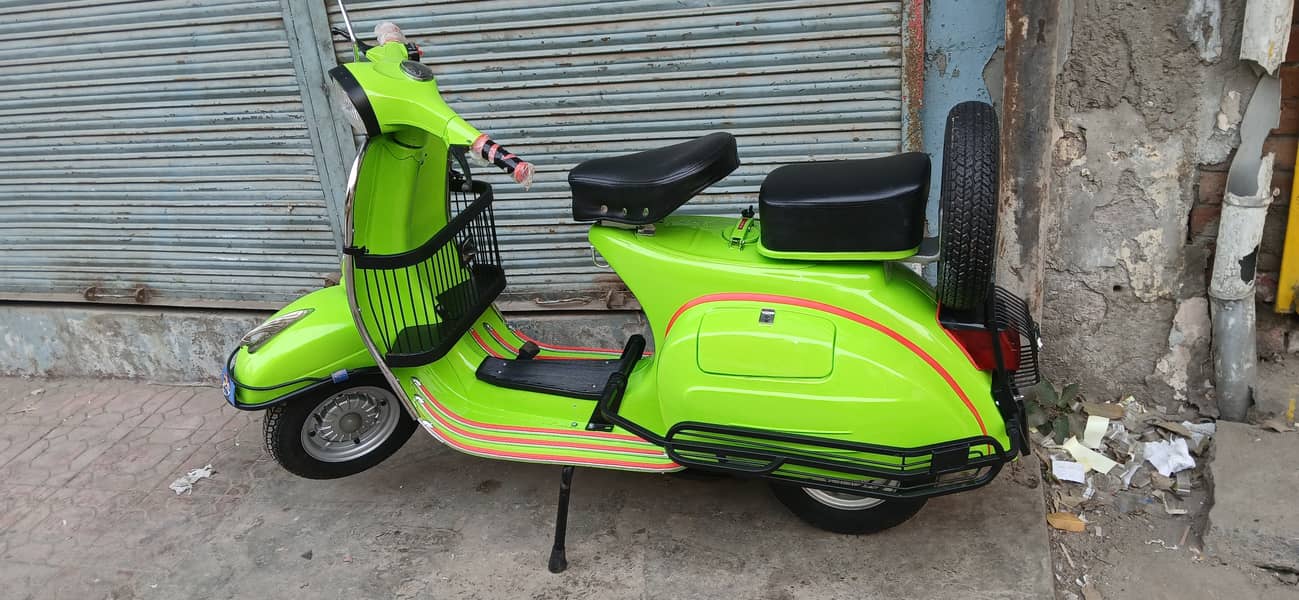 Vespa scooter 4