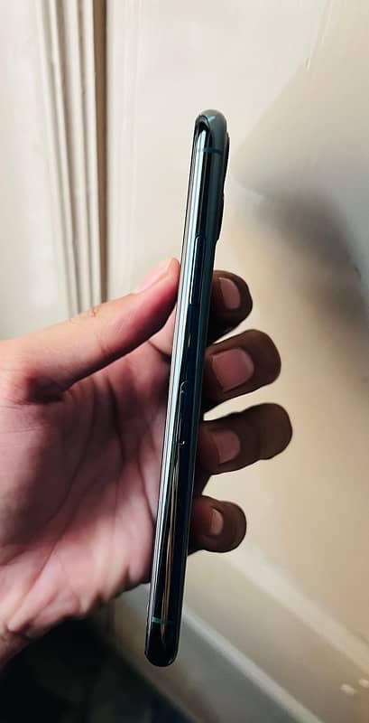 Iphone 11 pro waterpack/Airtight 10/9.5 condition non active 12 13 14 2