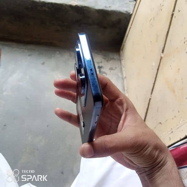 Infinix hot 40 pro 255 gb 6