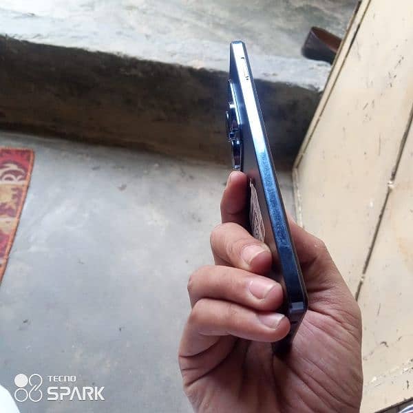 Infinix hot 40 pro 255 gb 8