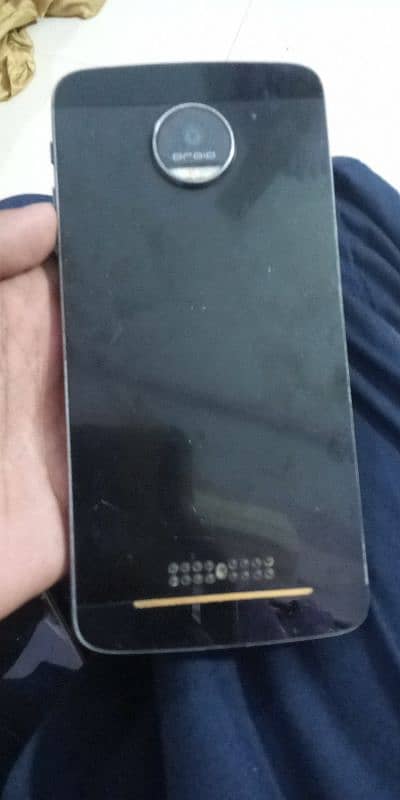 I AM SELLING MY MOTO Z SLIM 6