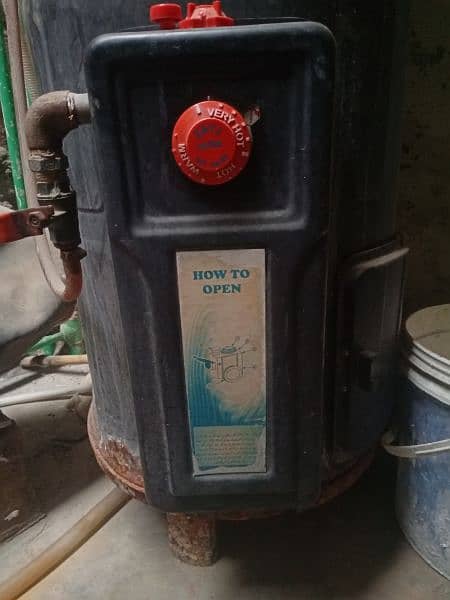 GAS GYESER 100% WORKING CONDITION 4