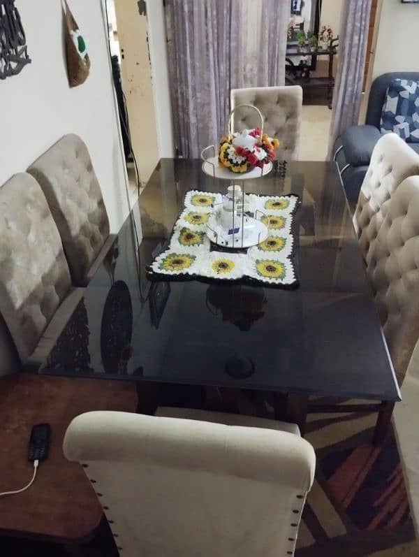 6 seater Slightly used dining table available for sale 0