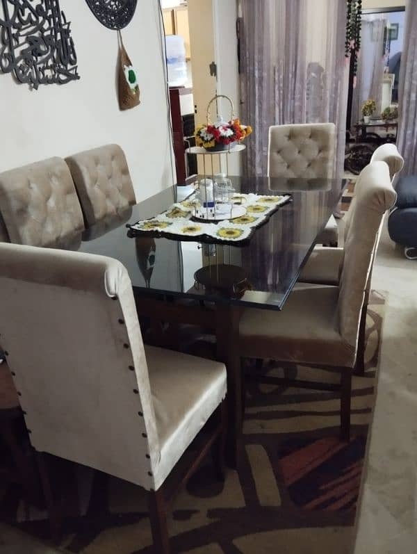 6 seater Slightly used dining table available for sale 2