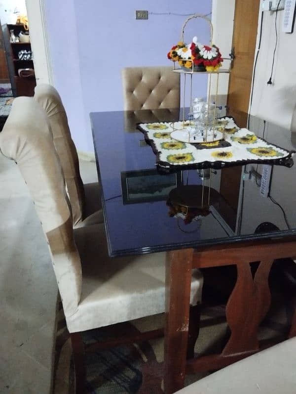 6 seater Slightly used dining table available for sale 4