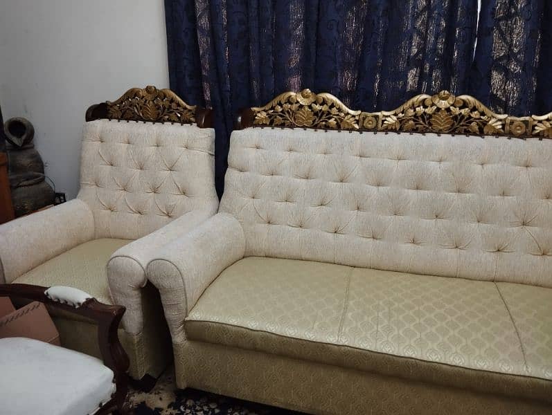 5 seater sofa set available for sale (Negotiable) 0