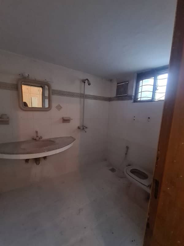 10MARLA MARBLE FLOORING LOWER PORTION FOR RENT IN ALLAMA IQBAL TOWN 4