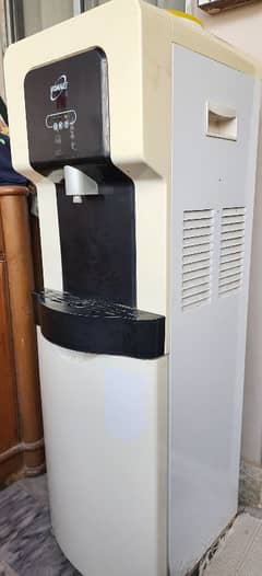 Homage water dispenser