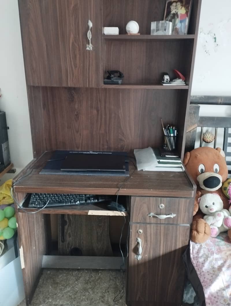 Computer Table with Shelf 1