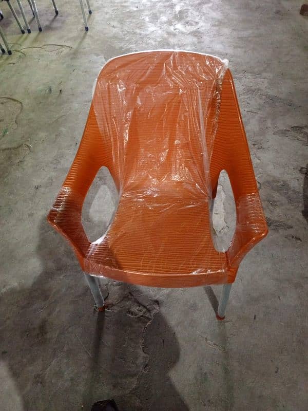 vavy plastic chair 0