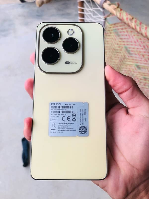 infinix hot 40 pro  Condition 10/10 Color Golden  100% Everything ok 1