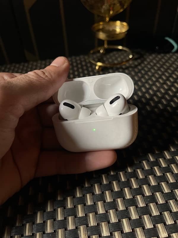 Apple airpods 2nd generation 0