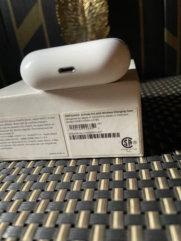 Apple airpods 2nd generation 4