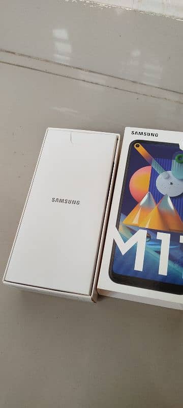 Samsung M11 just like new (3gb/32gb) 8