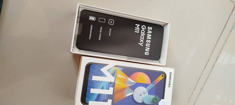 Samsung M11 just like new (3gb/32gb) 9