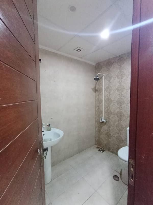 240 SQUARE YARDS JUST LIKE BRAND-NEW PORTION FOR RENT IN JAUHAR 3