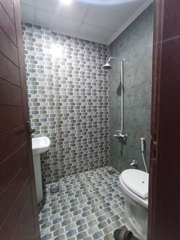 240 SQUARE YARDS JUST LIKE BRAND-NEW PORTION FOR RENT IN JAUHAR 5