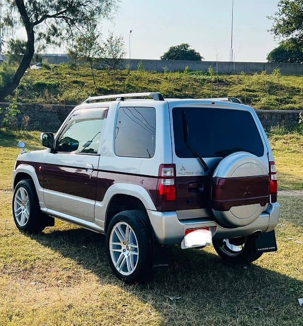 Mitsubishi Pajero Mini 2012 3