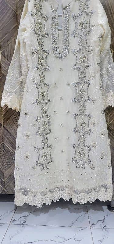 BRANDED PEARL WHITE 3 PIECE DRESS IN HALF PRICE URGENT 0