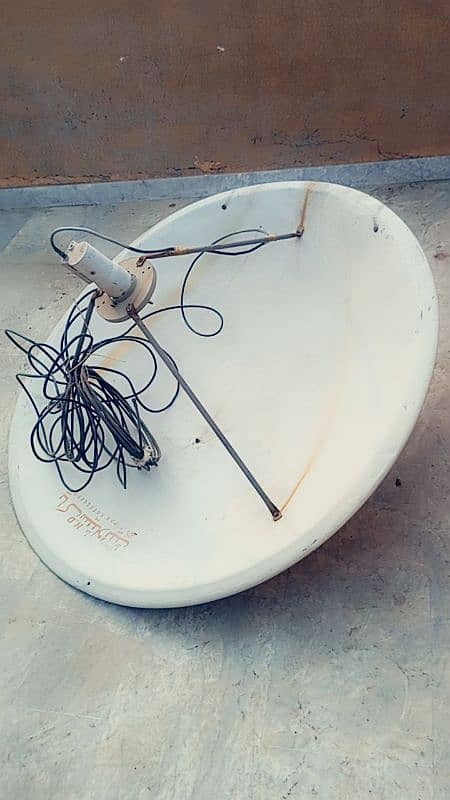 Dish antenna with stand and receiver 3