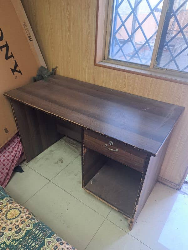 Computer table (big) is available for selling 1