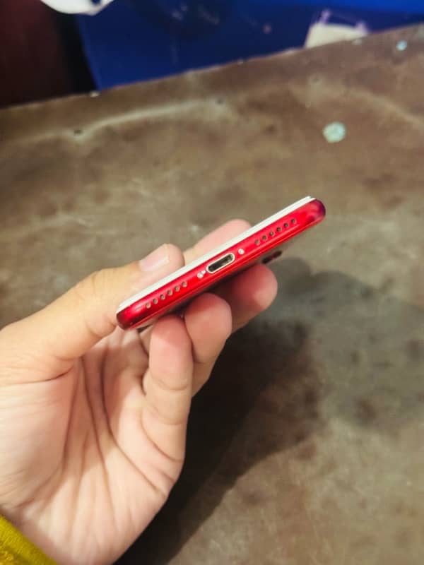 iPhone 7 Red 2