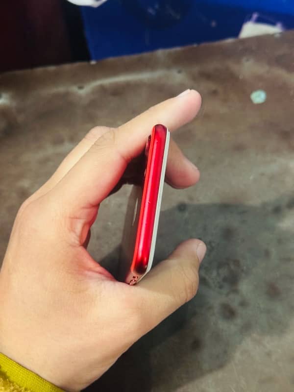 iPhone 7 Red 3