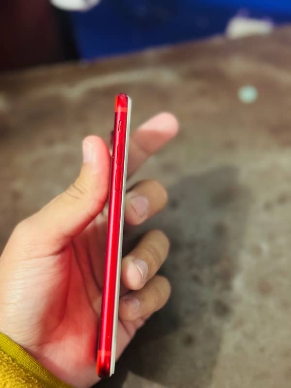 iPhone 7 Red 4