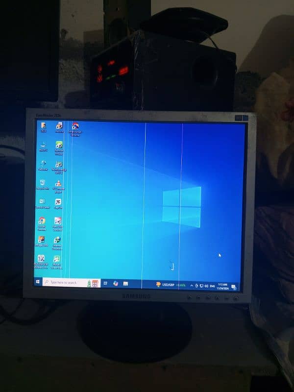 Samsung 17 inach LCD far sale urgent 2