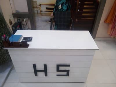 reception table with chair
