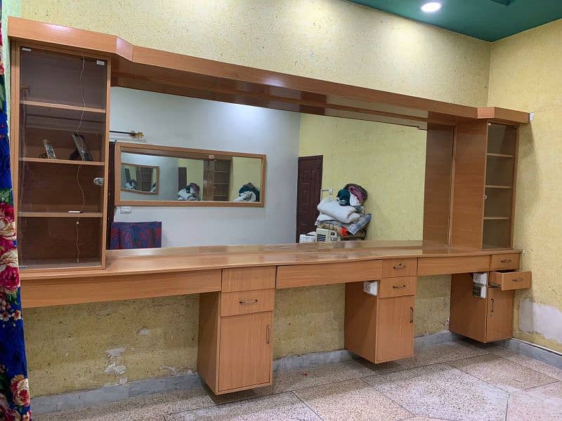 dressing table can be used beauty parlor 2