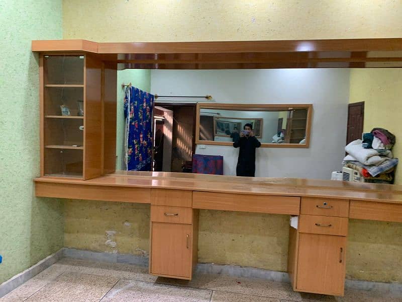 dressing table can be used beauty parlor 3